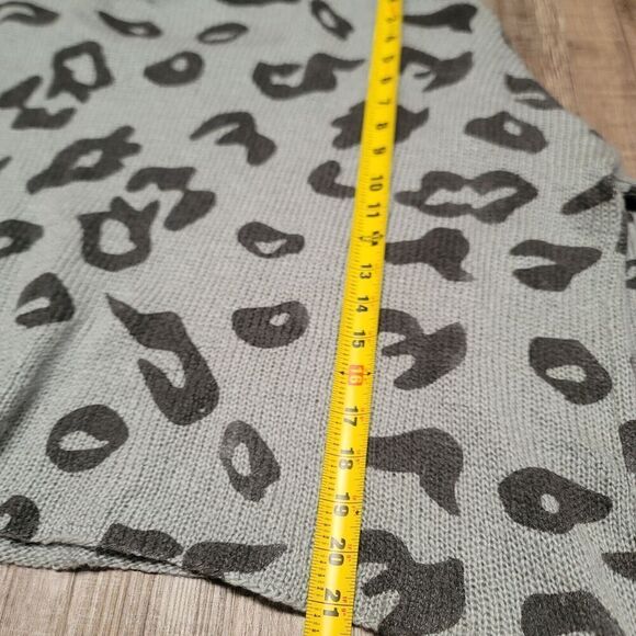 WOODEN SHIPS Size S/M Oversize 12% Wool Sweater Cheetah Print Gray Paola Buendia - Picture 6 of 6